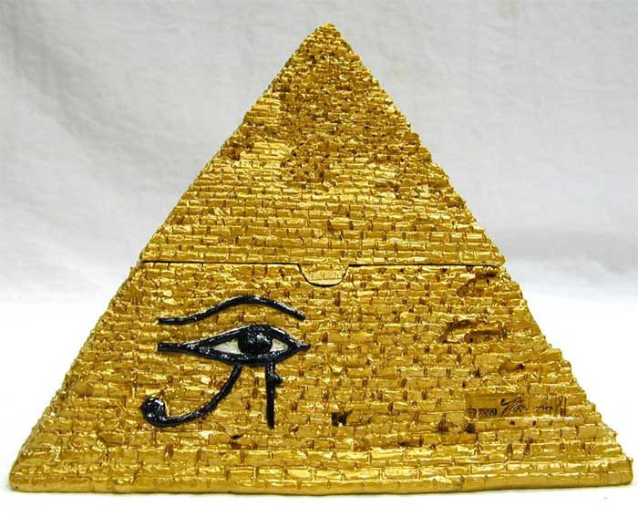 piramide amuleto